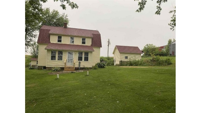 6528 Irish Hollow Rd South Lancaster, WI 53813 by Re/Max Preferred $219,900