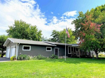 1004 S 16th St, Prairie Du Chien, WI 53821