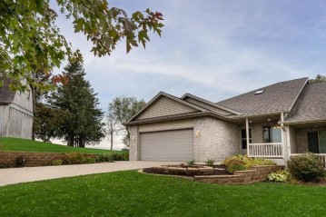 110 S Concord Pl, Watertown, WI 53094