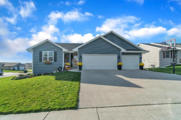 4998 Glacier View Dr, Janesville, WI 53563