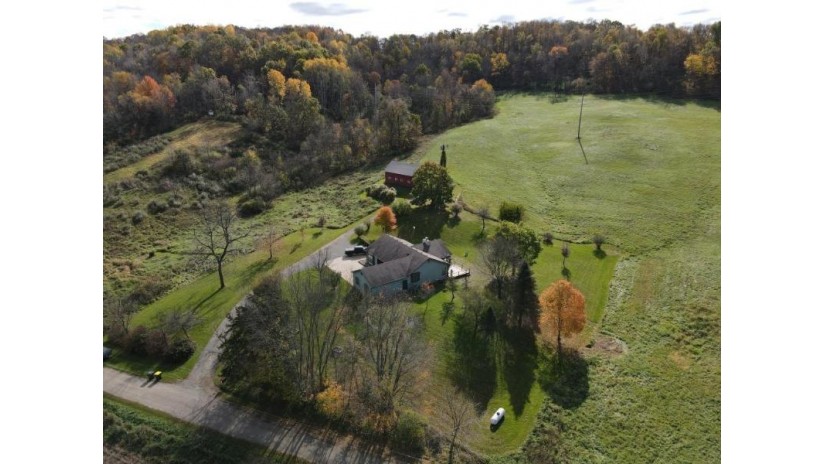 22537 Bell Hollow Ln Rockbridge, WI 53581 by Gary Kershner Real Estate $424,900