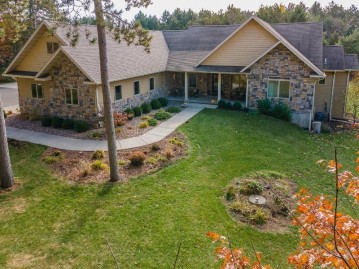 S4135 Whispering Pines Dr, Baraboo, WI 53913