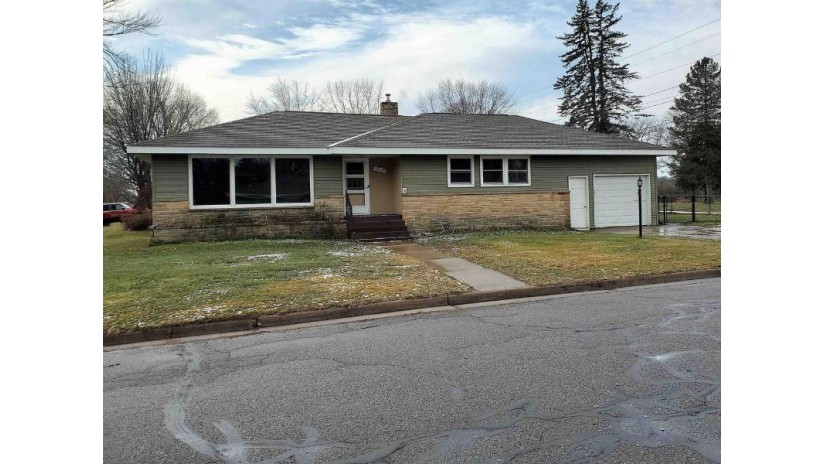 861 Center Street Wisconsin Rapids, WI 54494 by First Weber $140,000