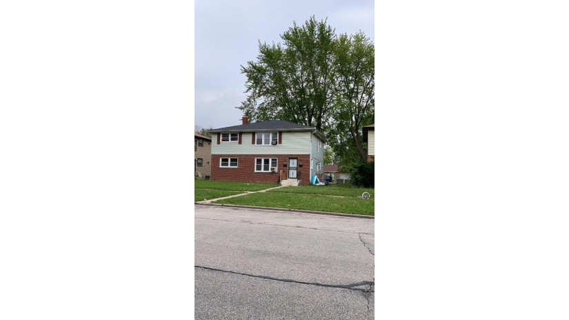 5072 N 84th St 5074 Milwaukee, WI 53225 by Root River Realty $164,900