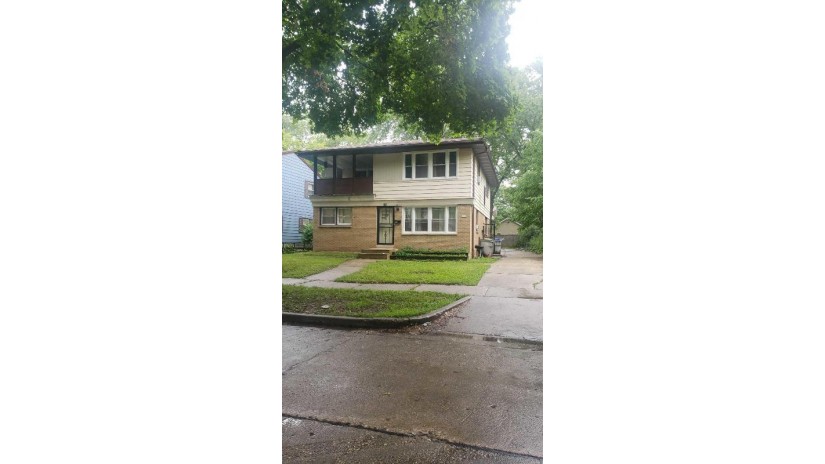5804 N 41st St 5806 Milwaukee, WI 53209 by Root River Realty $132,900