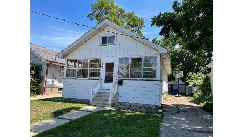 6613 32nd Ave Kenosha, WI 53142 by Better Homes and Gardens Real Estate Power Realty $124,900