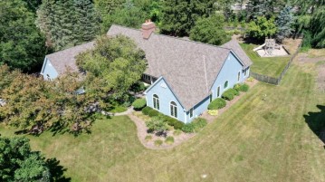 5300 W River Trl, Mequon, WI 53092-4874