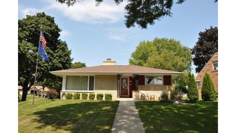 2945 S Cleveland Park Dr West Allis, WI 53219 by Metro Realty Group $249,900