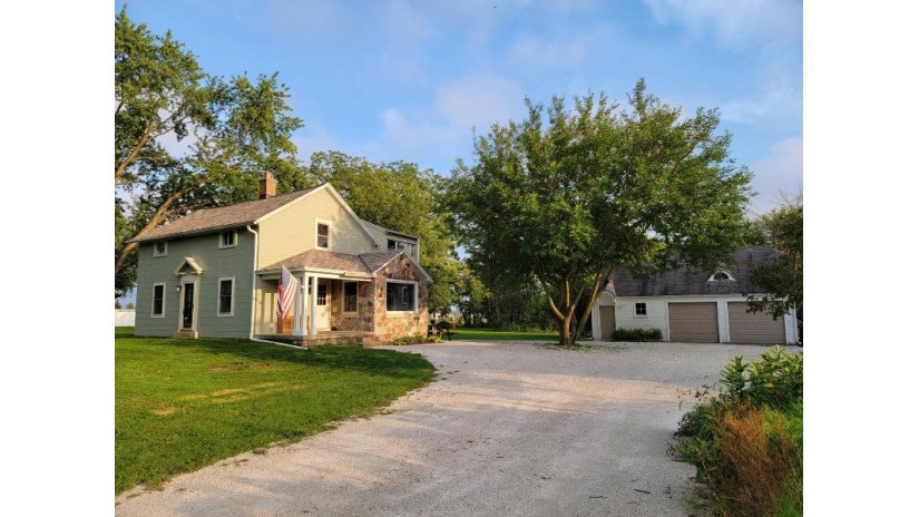 N47W22423 Weyer Rd Pewaukee, WI 53072 by Allied Realty Group LLC $329,000