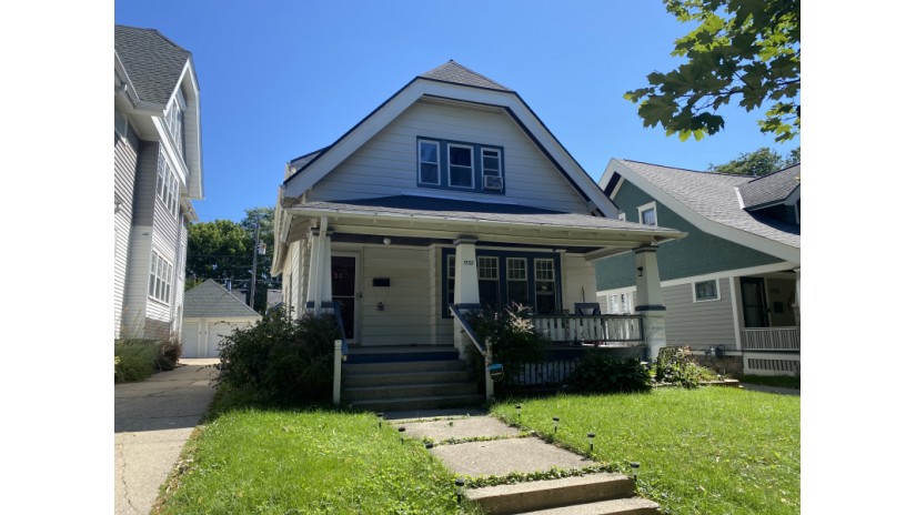 1532 N 52nd St Milwaukee, WI 53208 by Shorewest Realtors $220,000