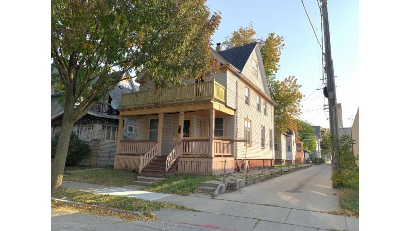 1418 N 30th St 1418A Milwaukee, WI 53208-2435 by EXP Realty LLC-West Allis $90,000