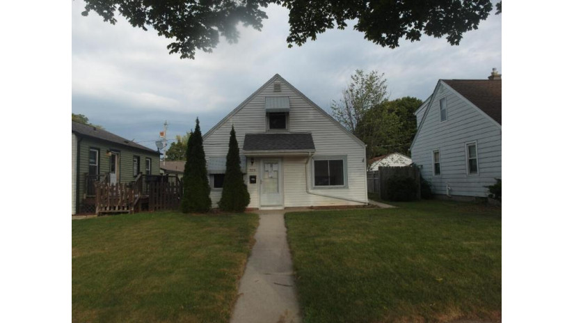 3618 S Taylor Ave Milwaukee, WI 53207 by Berkshire Hathaway HomeServices Metro Realty $156,000