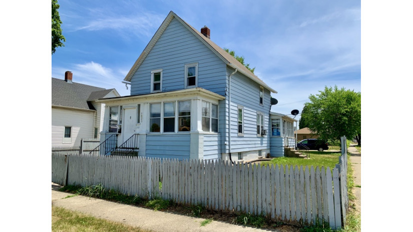 1833 53rd St Kenosha, WI 53140 by Shorewest Realtors $120,000