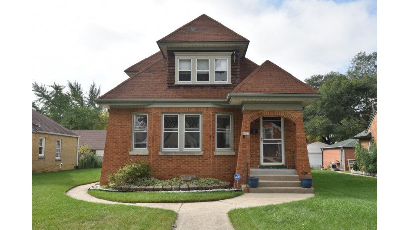 3009 N 80th St Milwaukee, WI 53222 by Shorewest Realtors $184,900