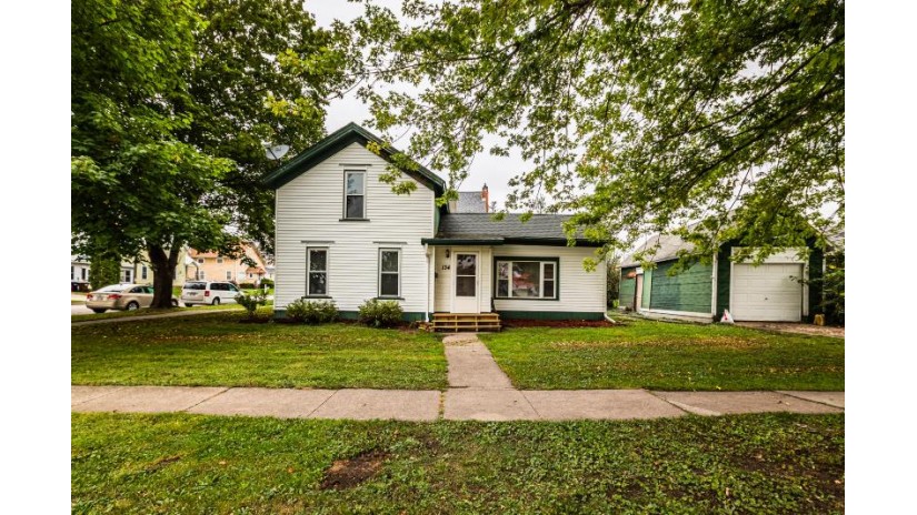 134 Franklin St W West Salem, WI 54669 by Castle Realty, LLC $159,900