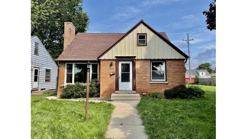 4218 W Beethoven Pl Milwaukee, WI 53209 by Premier Point Realty LLC $114,500
