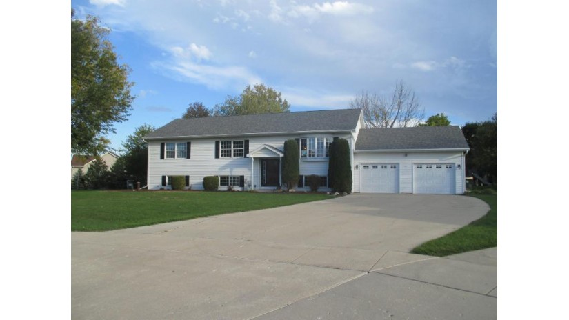 207 Christie Ct Twin Lakes, WI 53181 by Bear Realty, Inc $359,900