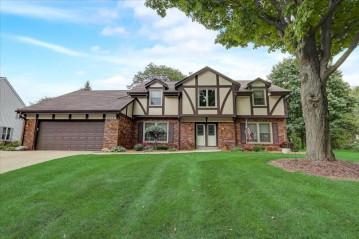 2308 Ramshead Ct N, Waukesha, WI 53188-1561