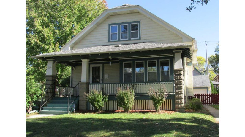 2000 N 57th St Milwaukee, WI 53208 by Ochowicz Real Estate LLC $274,900