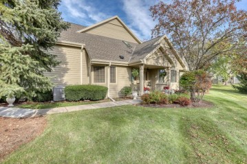 N21W24045 Garden  Cir 5E, Pewaukee, WI 53072