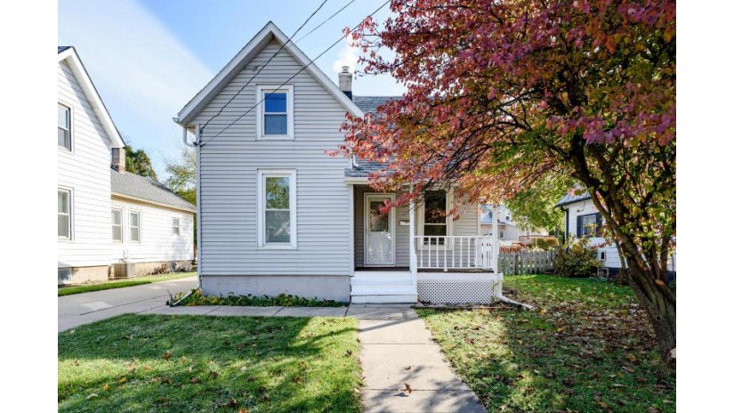 478 Mchenry St Burlington, WI 53105 by Benefit Realty $214,900