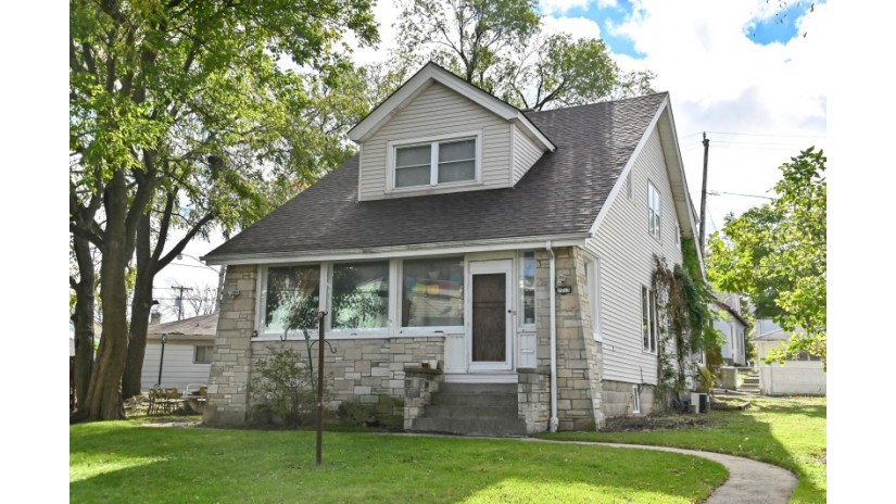 1915 E Rusk Ave 1915A Milwaukee, WI 53207 by Shorewest Realtors $269,900