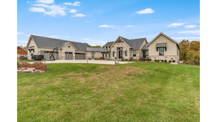 W2538 Summit Dr Geneva, WI 53147 by MELGES Real Estate, LLC $1,950,000