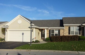 443 Woodfield Cir, Waterford, WI 53185-4052