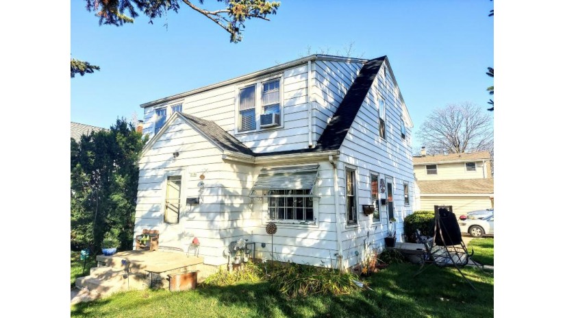 2186 S 89th St 8820 W GRANT ST West Allis, WI 53227-1616 by Benefit Realty $159,900