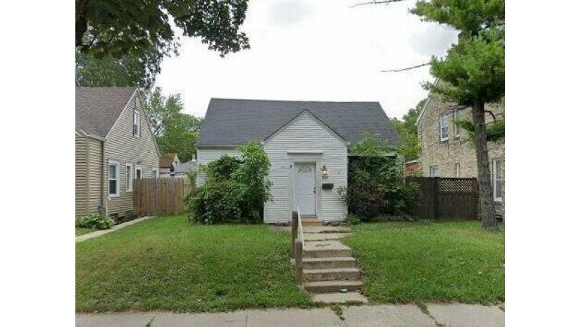4546 N 40th St Milwaukee, WI 53209 by Ogden & Company, Inc. $99,900