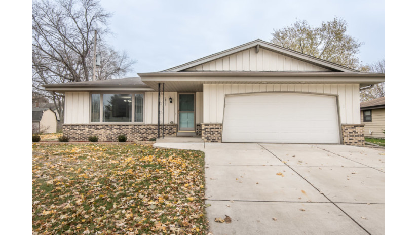 1817 Cottonwood Dr Waukesha, WI 53189 by Shorewest Realtors $300,000