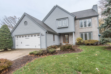 3101 Dartmoor Ct, Waukesha, WI 53188-1342