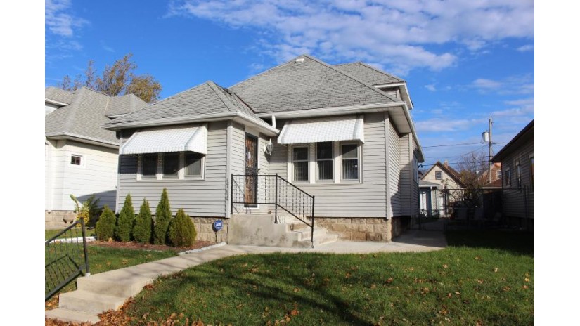 4764 N 41st St Milwaukee, WI 53209 by First Weber Inc- Greenfield $145,000