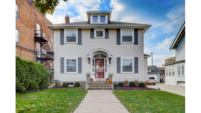 7435 Lincoln Pl Wauwatosa, WI 53213 by Redfin Corporation $419,900