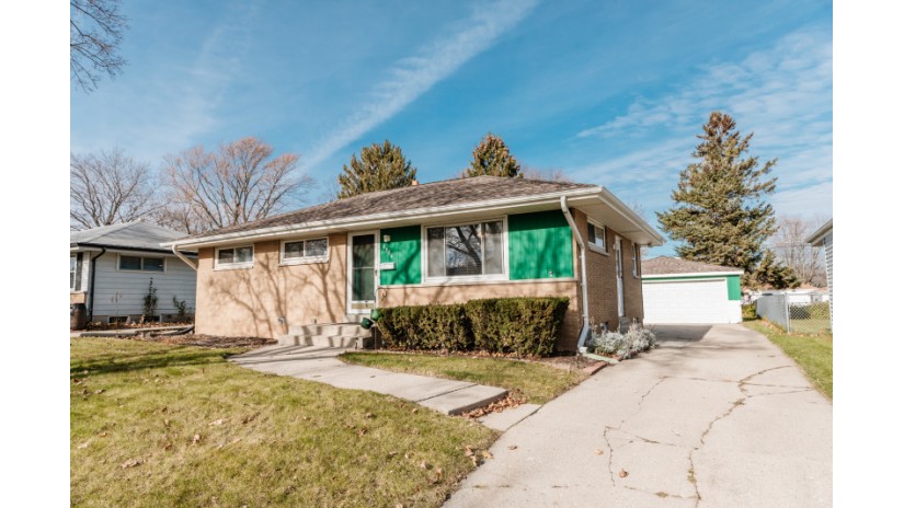 8906 W Rohr Ave Milwaukee, WI 53225 by Shorewest Realtors $159,900