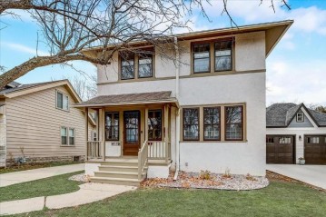 4049 N Stowell Ave, Shorewood, WI 53211-2133
