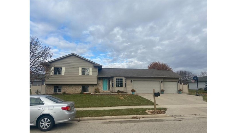 480 Oak Spring Dr Lomira, WI 53048 by 5-Star Realty $248,000