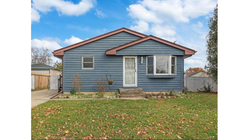 6421 57th Ave Kenosha, WI 53142-3032 by RealtyPro Professional Real Estate Group $224,900