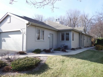 W175N8139 Robin Cir, Menomonee Falls, WI 53051-3676