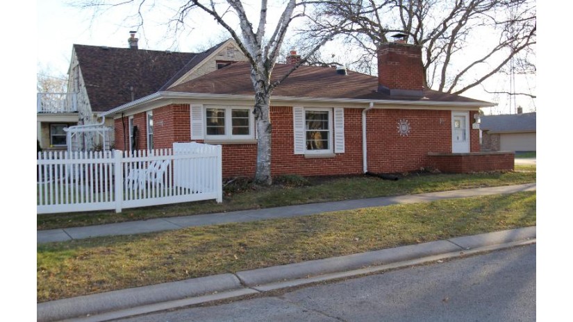 2425 W Raleigh Ave Glendale, WI 53209-4376 by Keller Williams Realty-Milwaukee North Shore $169,900