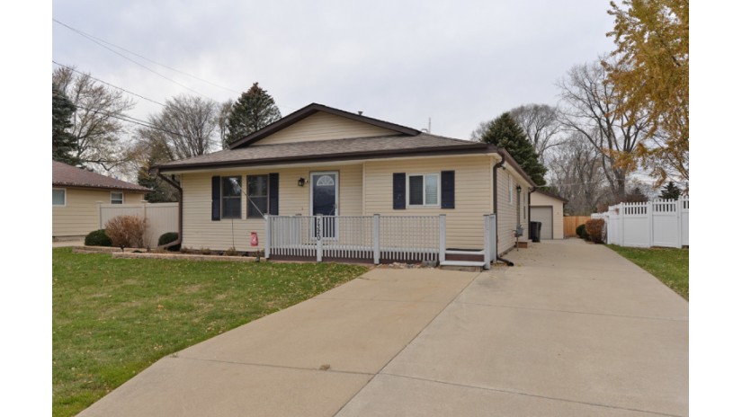 7320 Cliffside Dr Caledonia, WI 53402-1226 by Shorewest Realtors $215,000