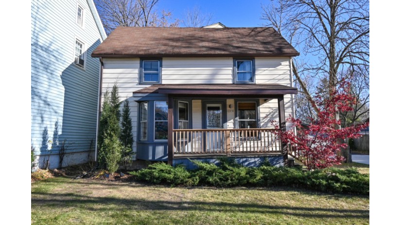 1378 N 72nd St Wauwatosa, WI 53213 by Shorewest Realtors $349,900