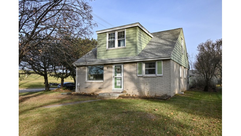 4100 S 10th St Milwaukee, WI 53221 by Shorewest Realtors $175,000