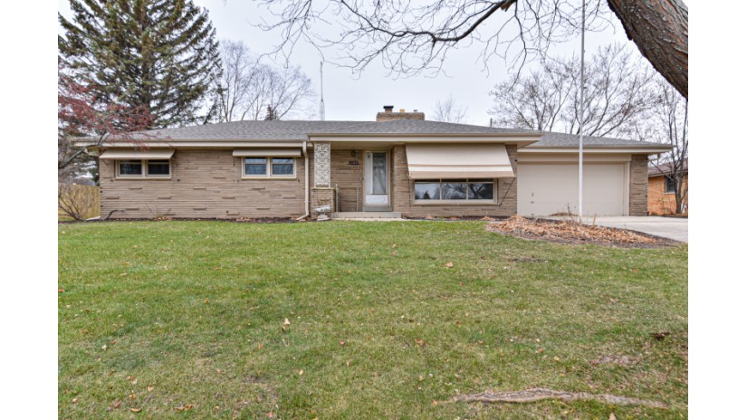 1400 18th Ave South Milwaukee, WI 53172 by Shorewest Realtors $249,900