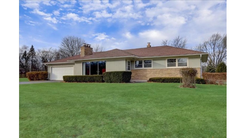 1826 W Clover Ln Mequon, WI 53092 by Keller Williams Realty-Milwaukee North Shore $349,900