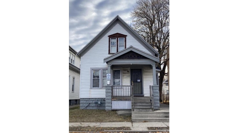 2444 N 12th St Milwaukee, WI 53206 by Venture Real Estate Group LLC $34,900