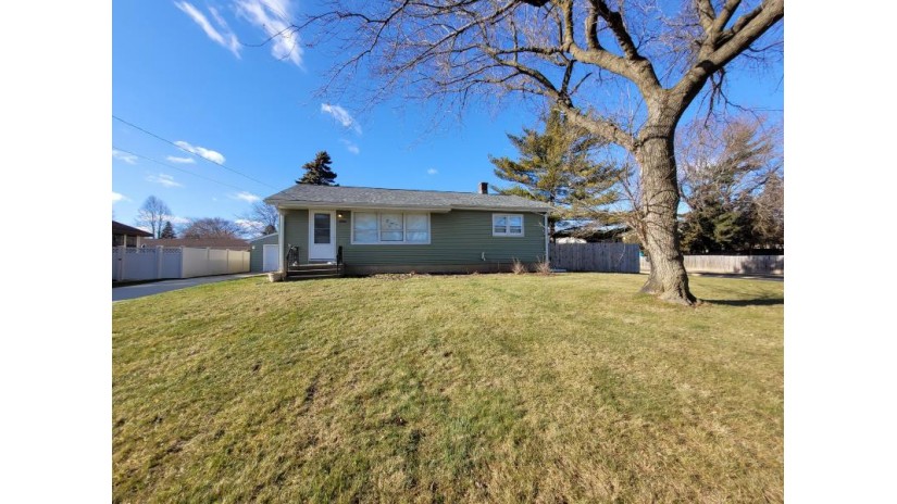 8906 32nd Ave Kenosha, WI 53142 by RE/MAX ELITE $224,900