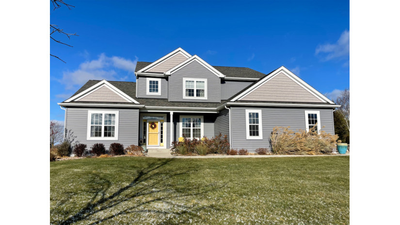 972 S Redding Cir Belgium, WI 53004 by Shorewest Realtors $375,000