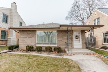 3739 N 84th St, Milwaukee, WI 53222-2805