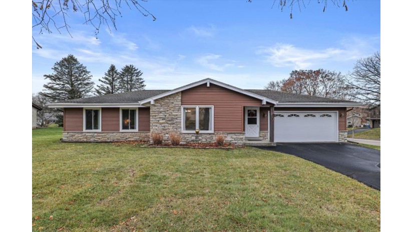 2441 Napa Trl Waukesha, WI 53188 by Benefit Realty $319,900